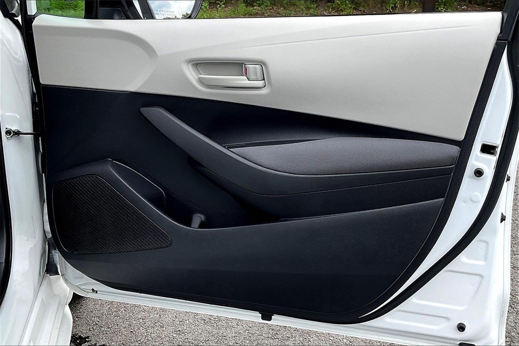 2022 Toyota Corolla LE - Photo 25