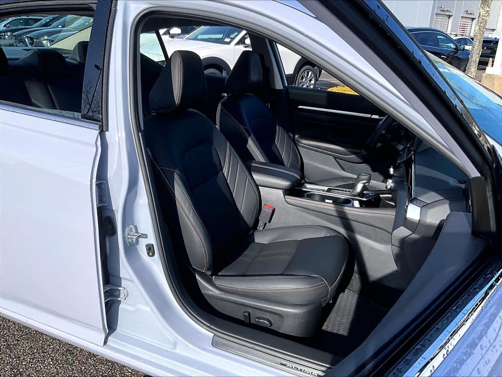 2024 Nissan Altima 2.0 SR - Photo 11