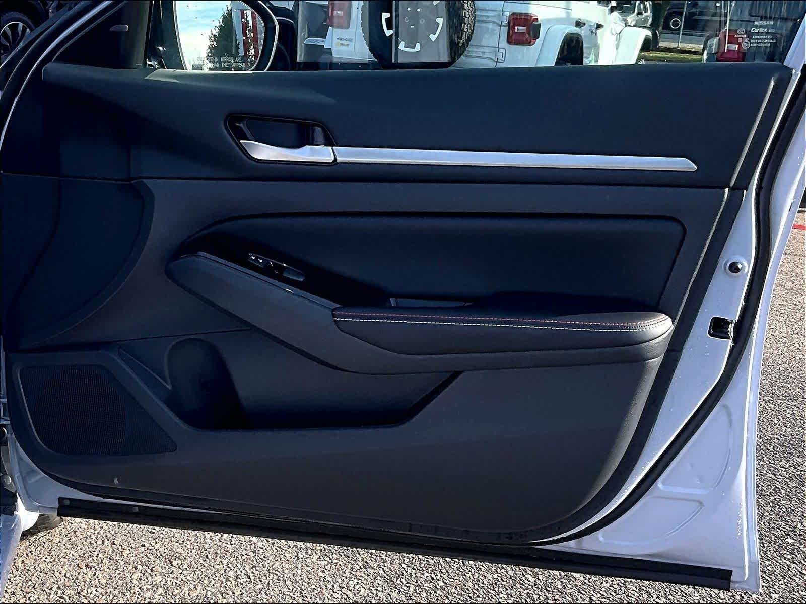 2024 Nissan Altima 2.0 SR - Photo 12