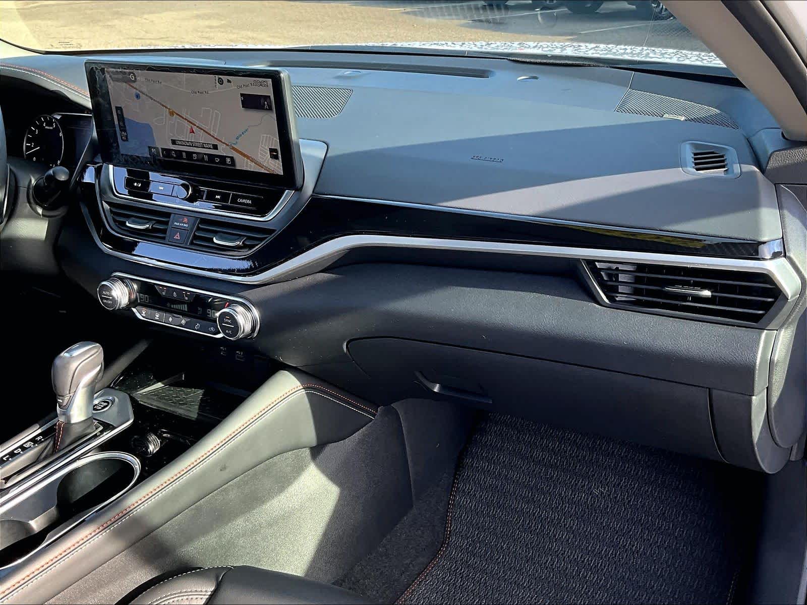 2024 Nissan Altima 2.0 SR - Photo 13