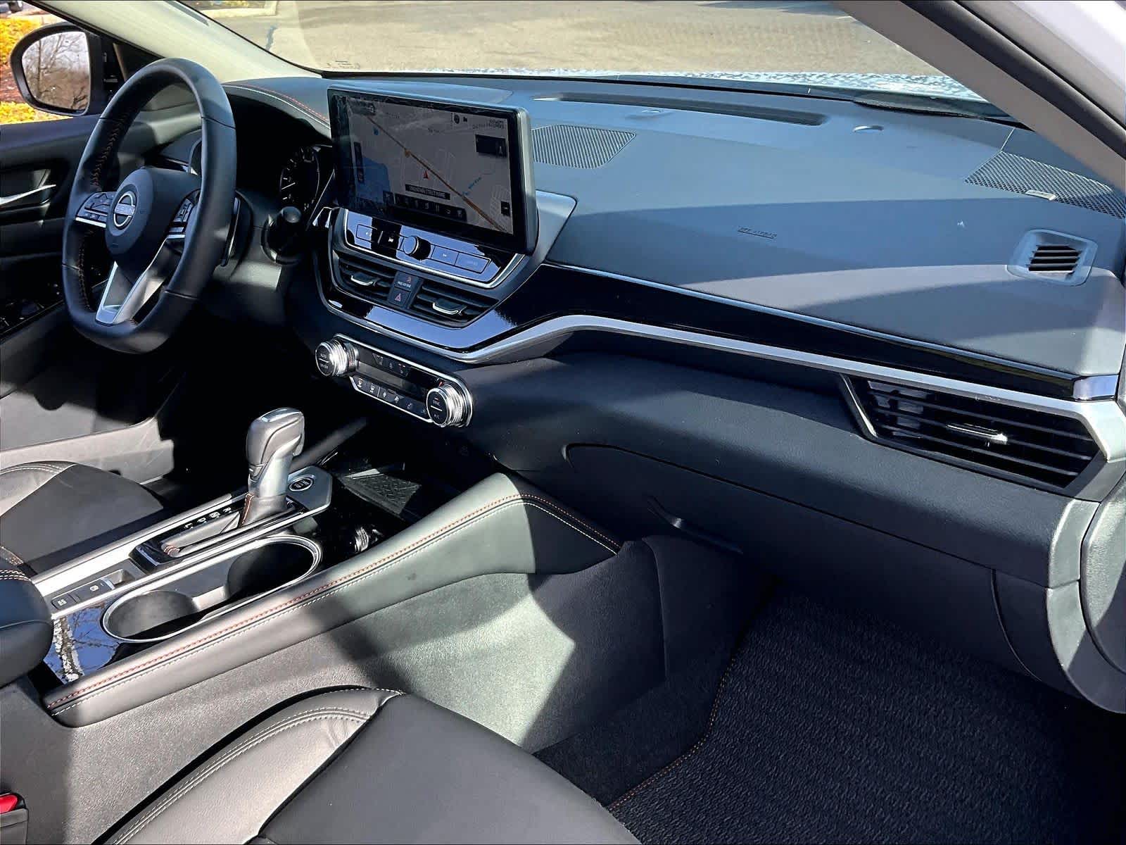 2024 Nissan Altima 2.0 SR - Photo 14