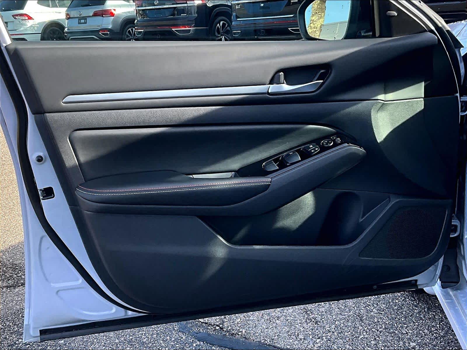 2024 Nissan Altima 2.0 SR - Photo 9