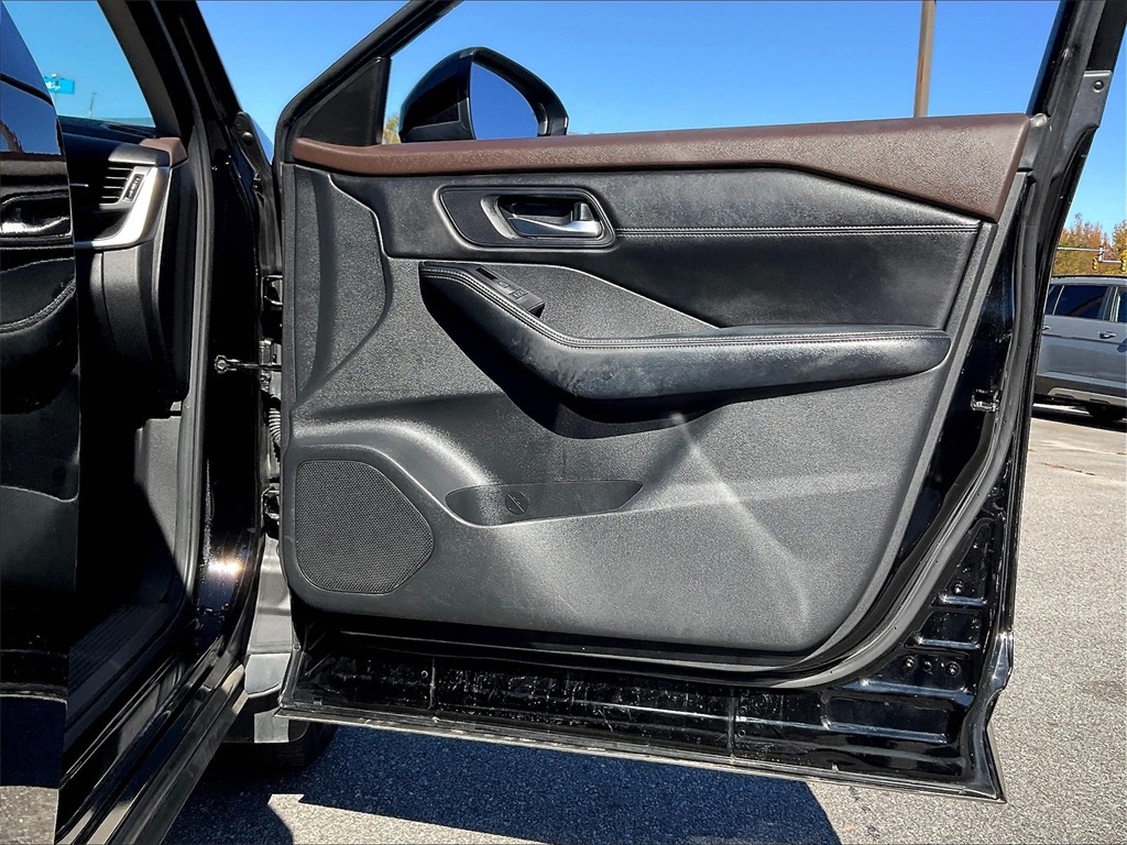 2023 Nissan Rogue SV - Photo 11