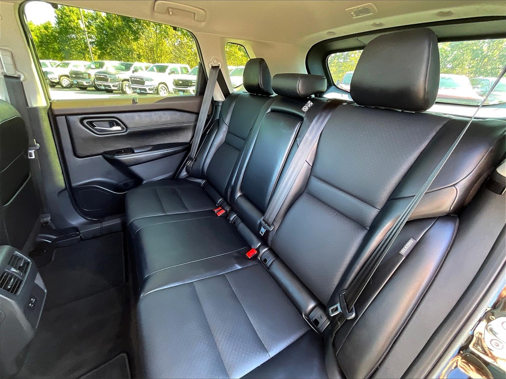 2023 Nissan Rogue SV - Photo 14