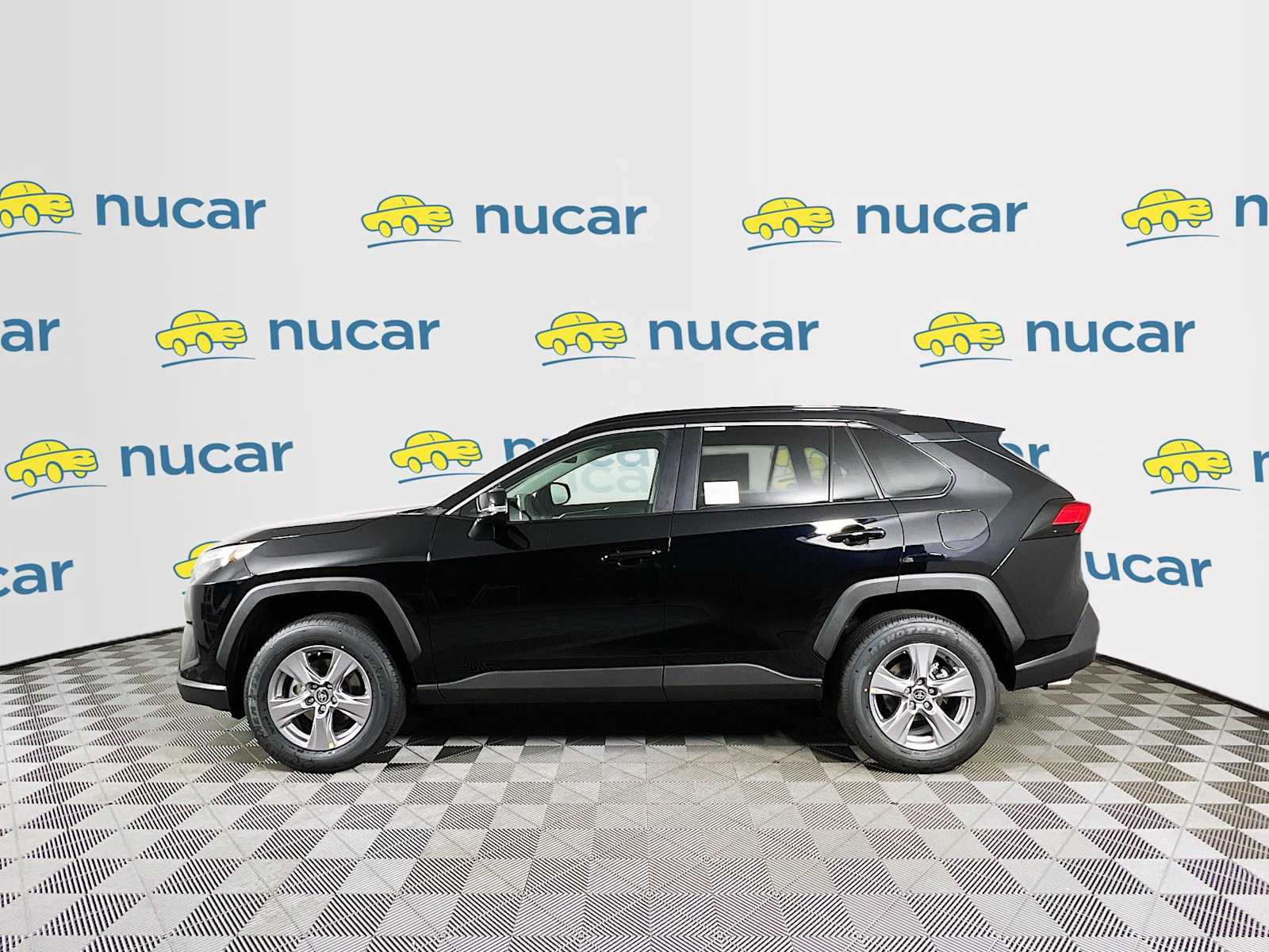 2025 Toyota RAV4 XLE - Photo 3