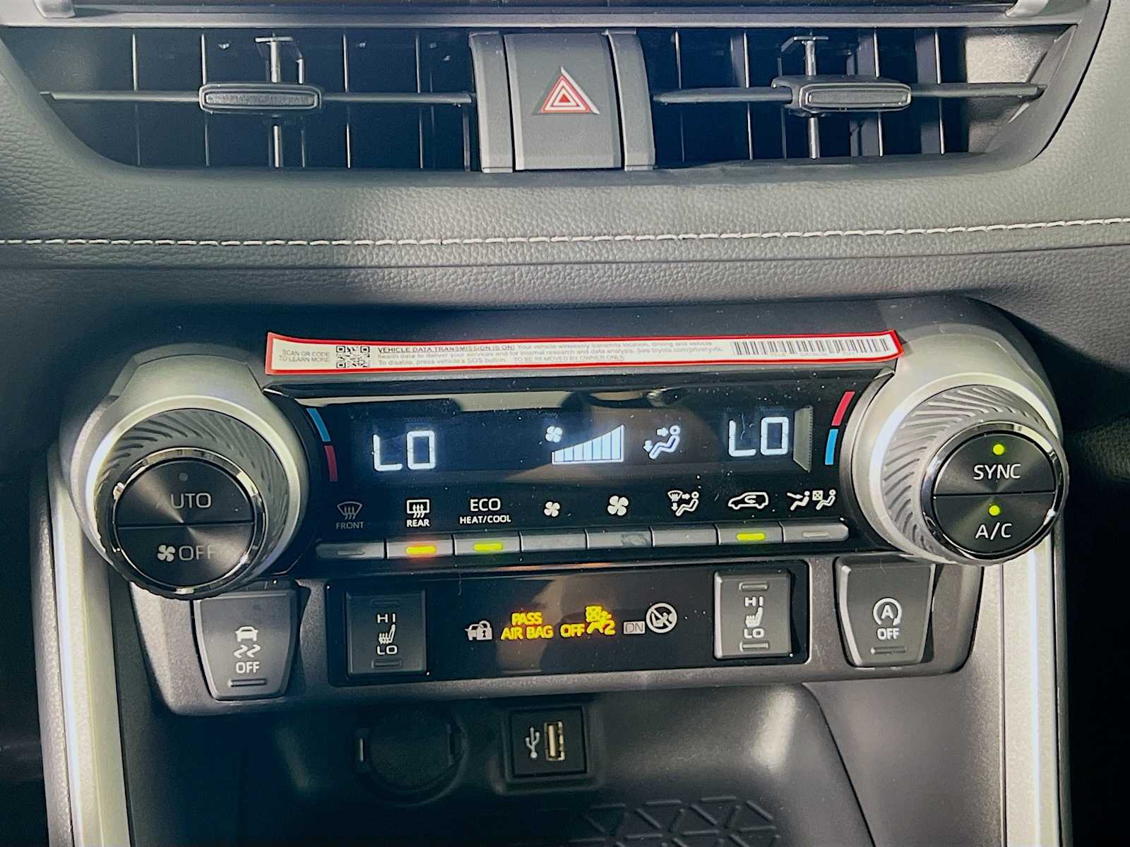 2025 Toyota RAV4 XLE - Photo 10