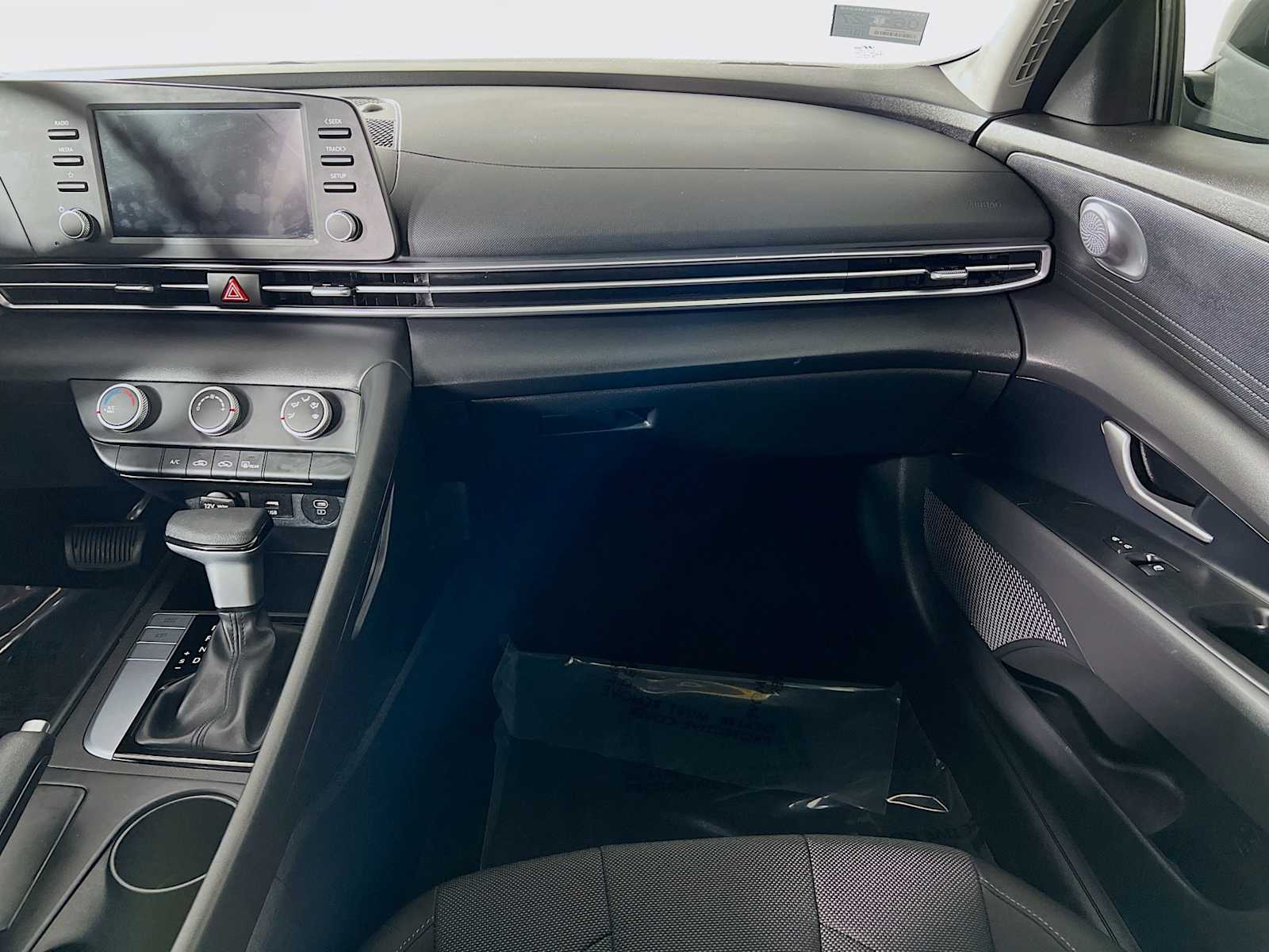 2024 Hyundai Elantra SE - Photo 22