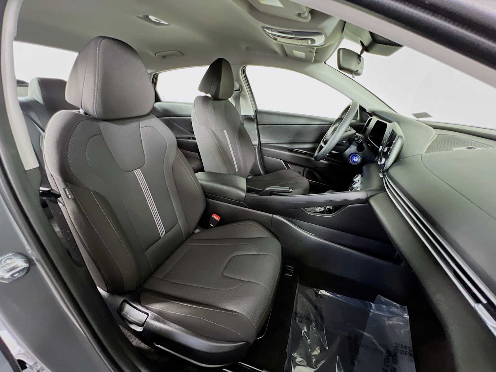2024 Hyundai Elantra SE - Photo 26