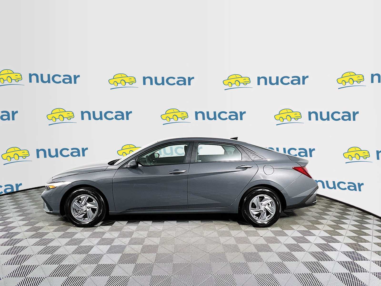 2024 Hyundai Elantra SE - Photo 4