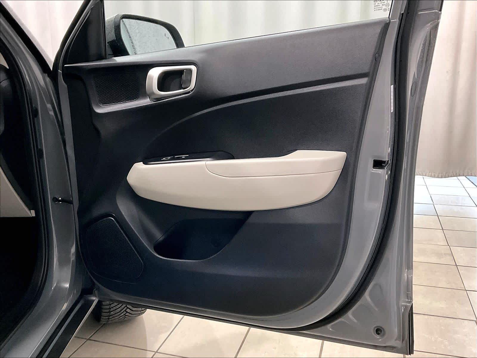 2022 Hyundai Venue SEL - Photo 12