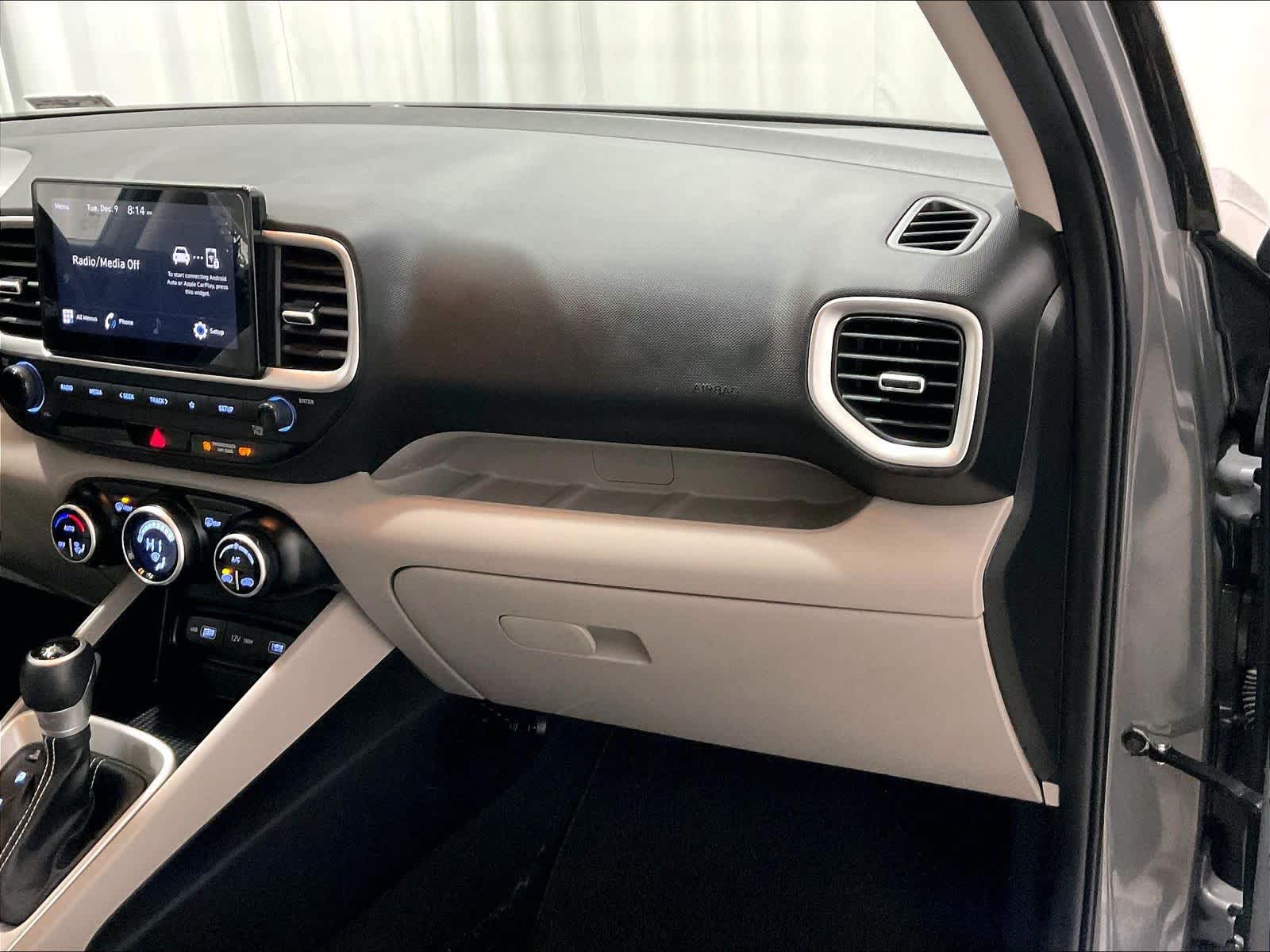 2022 Hyundai Venue SEL - Photo 13