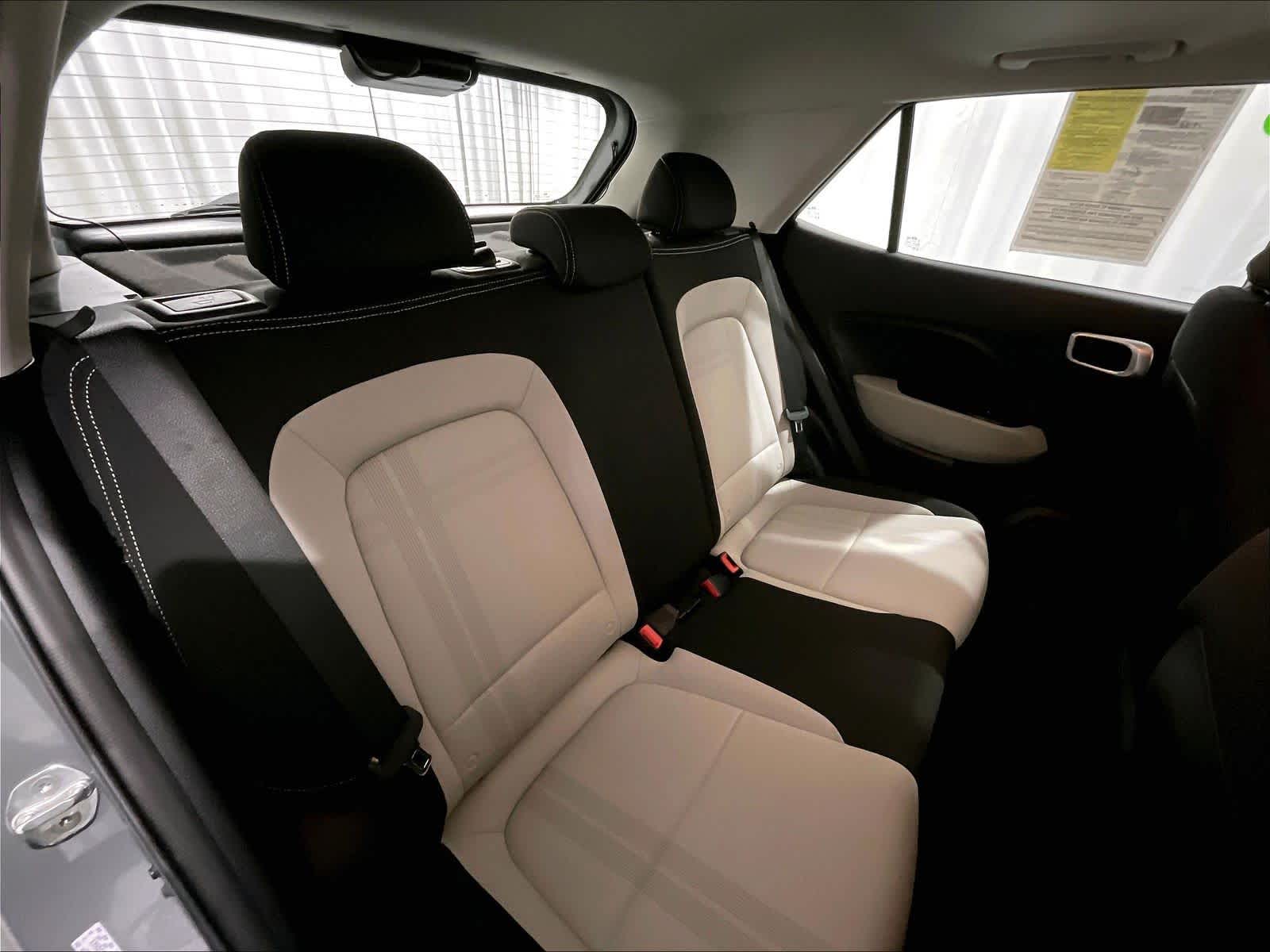 2022 Hyundai Venue SEL - Photo 16