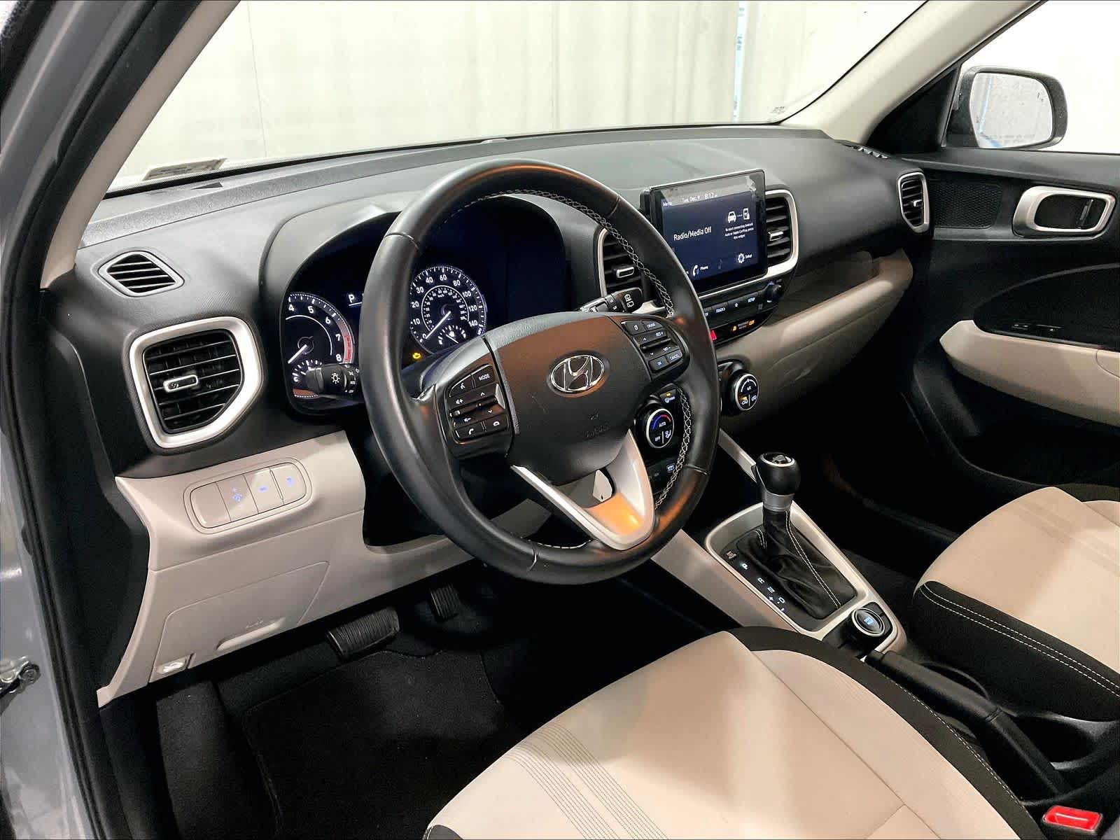 2022 Hyundai Venue SEL - Photo 8