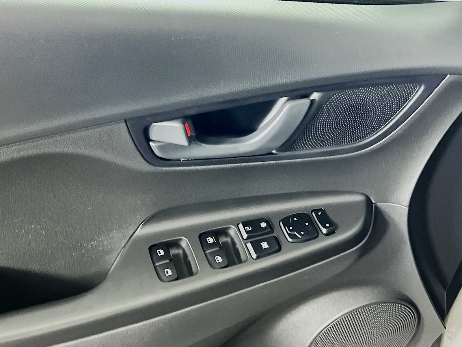 2023 Hyundai Kona SEL - Photo 17