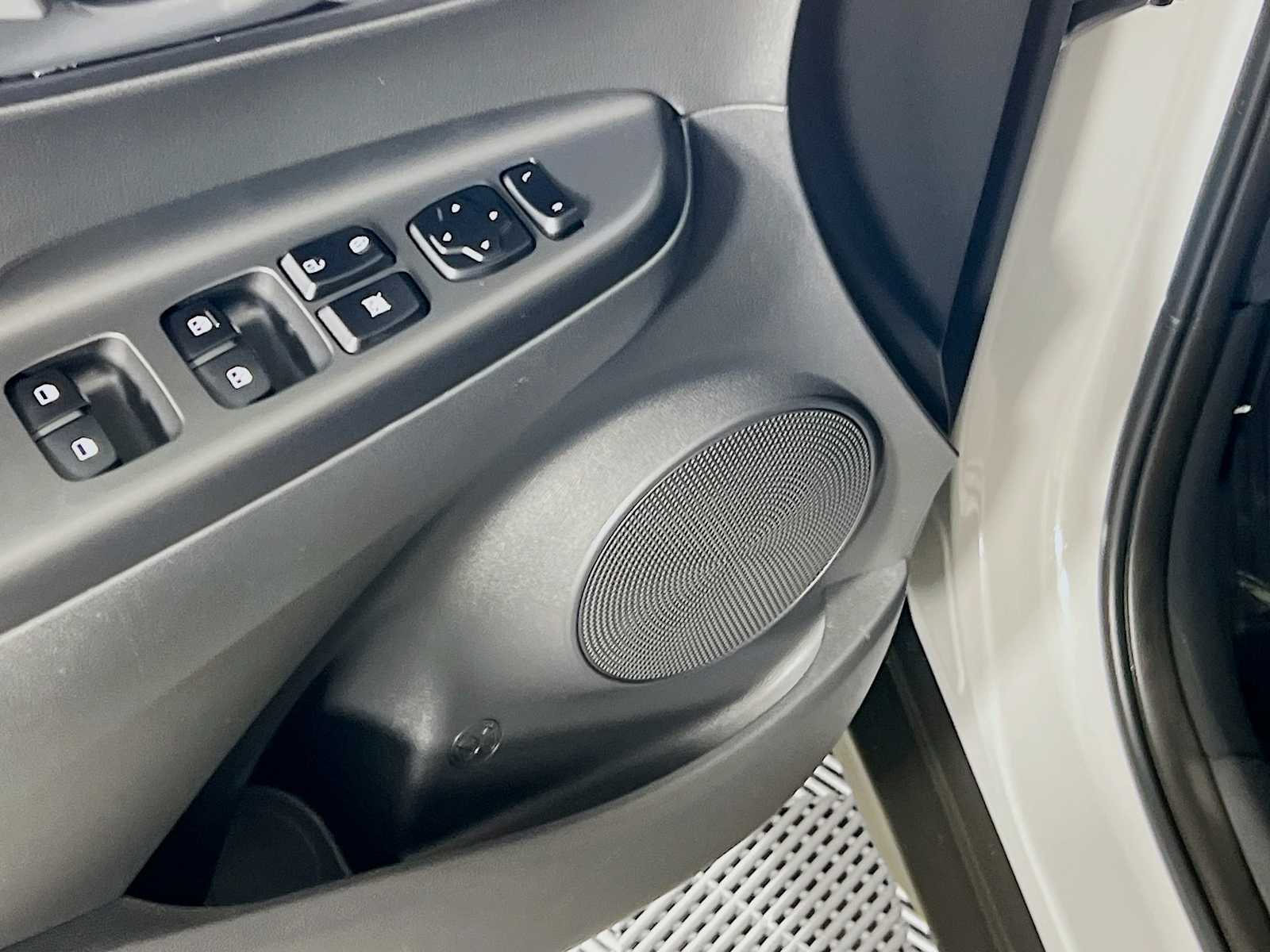 2023 Hyundai Kona SEL - Photo 18