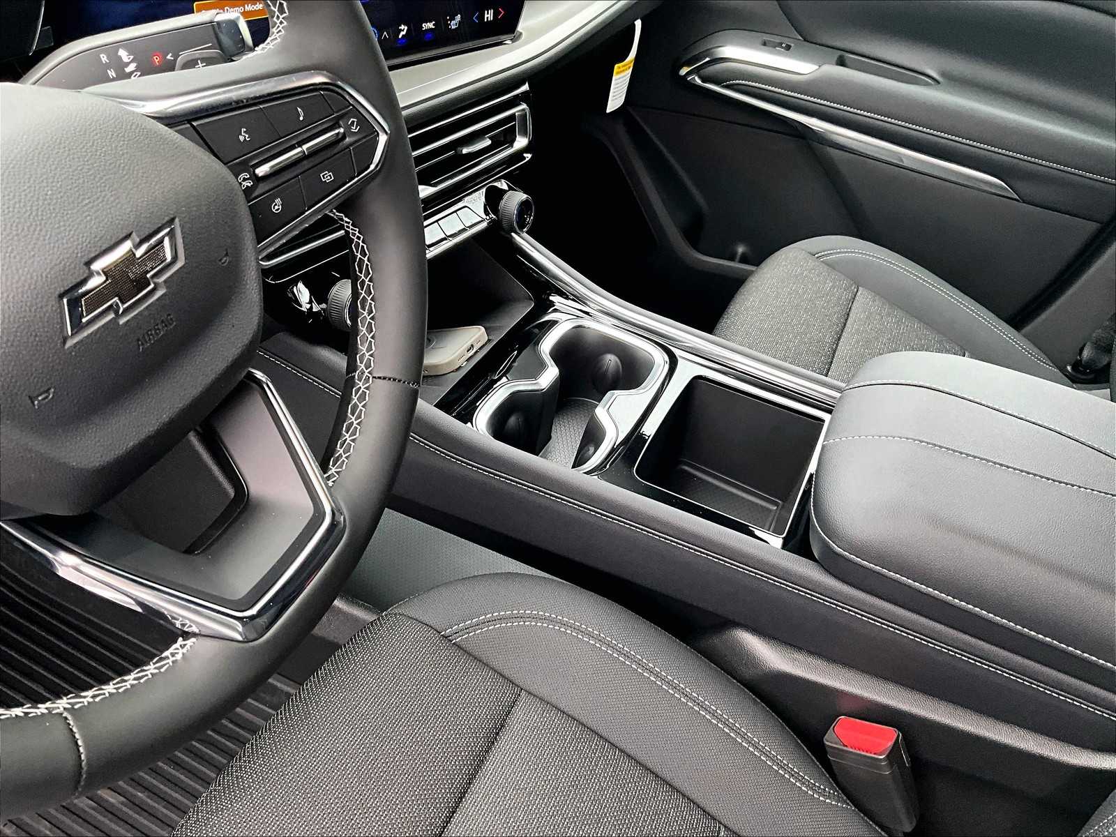 2026 Chevrolet Traverse AWD LT - Photo 14