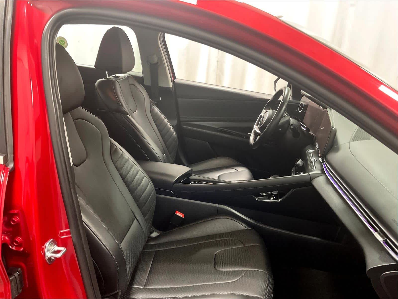 2022 Hyundai Elantra Limited - Photo 11
