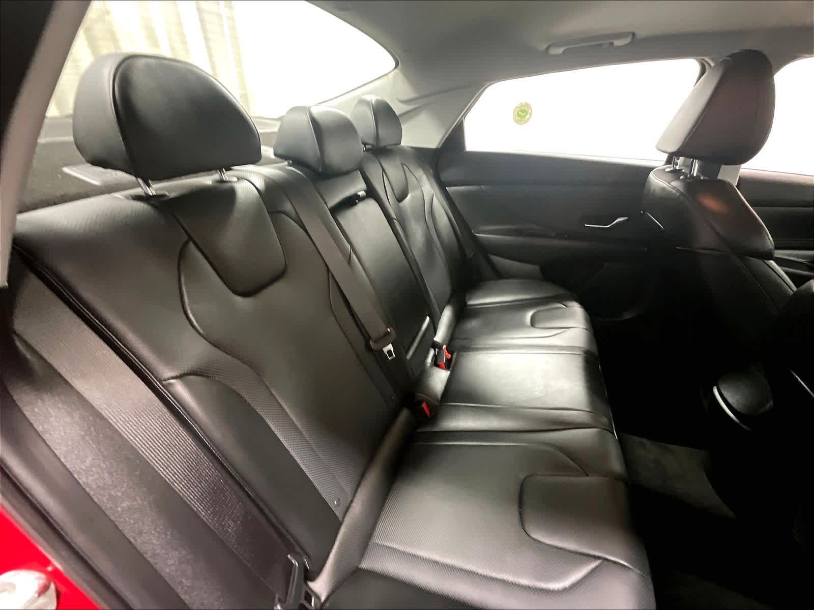 2022 Hyundai Elantra Limited - Photo 16