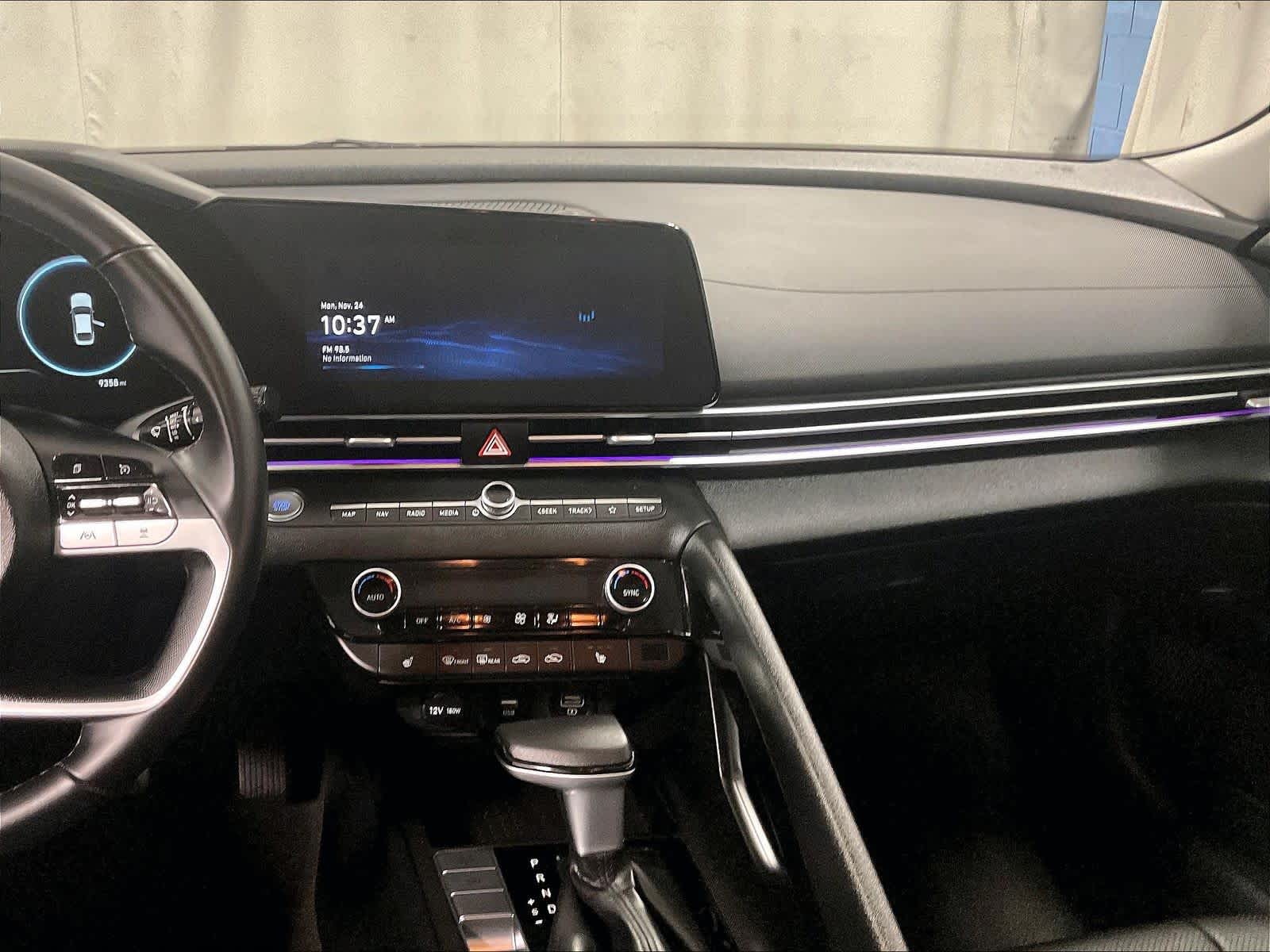 2022 Hyundai Elantra Limited - Photo 18