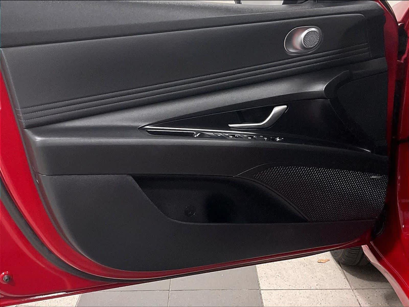 2022 Hyundai Elantra Limited - Photo 9