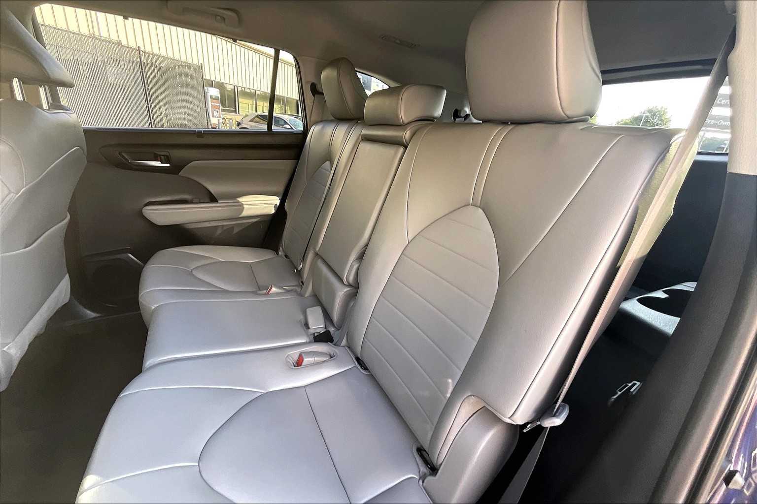 2022 Toyota Highlander XLE - Photo 15