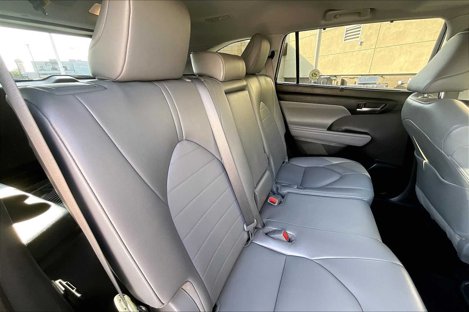 2022 Toyota Highlander XLE - Photo 16