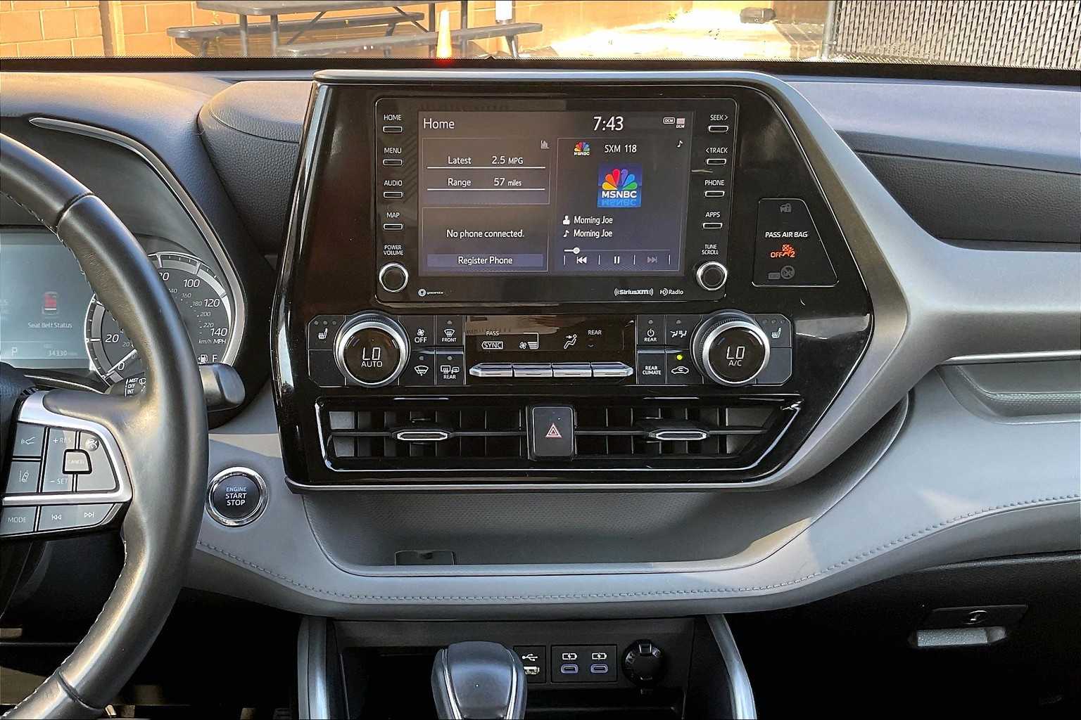 2022 Toyota Highlander XLE - Photo 18