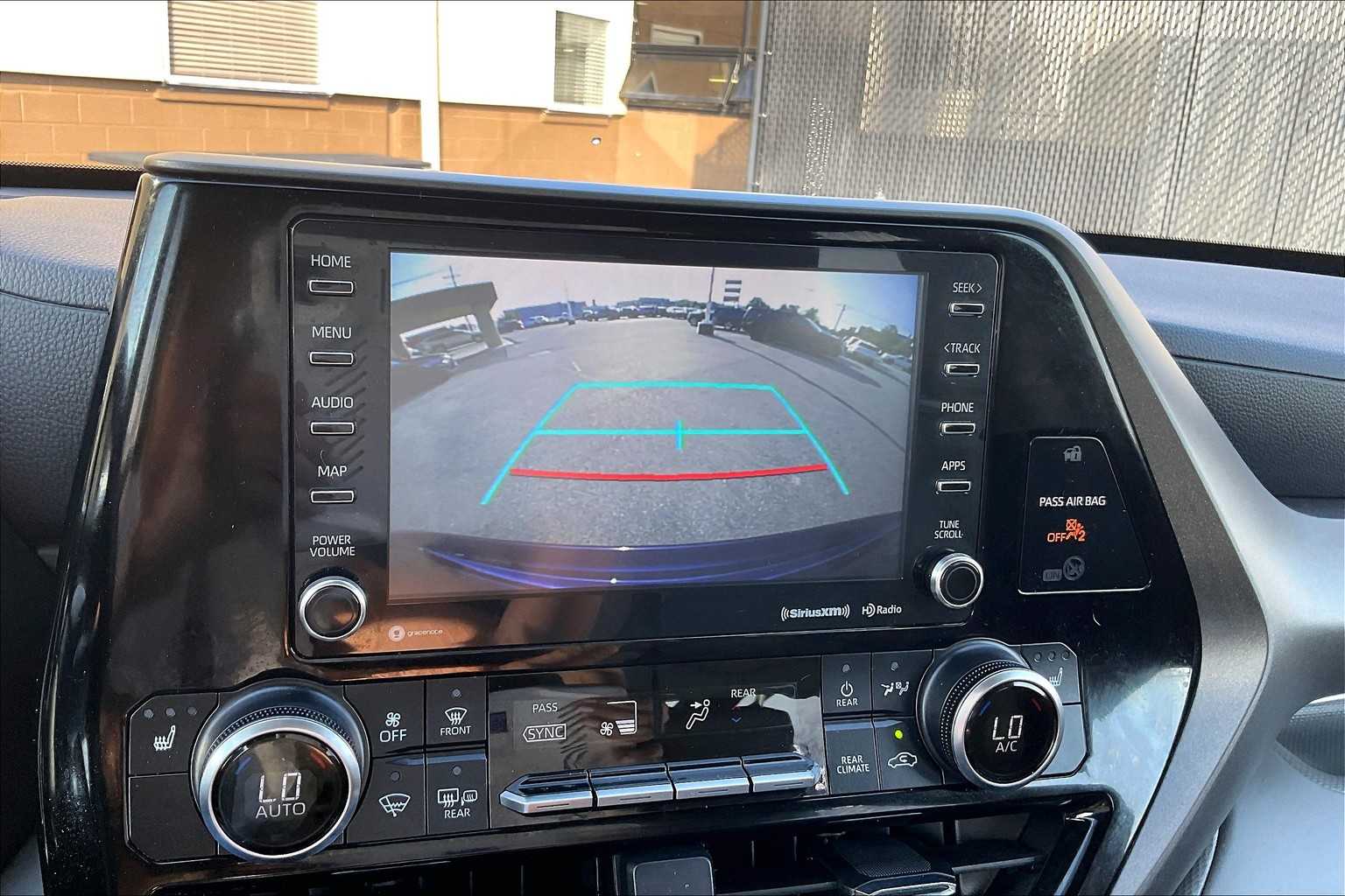 2022 Toyota Highlander XLE - Photo 19