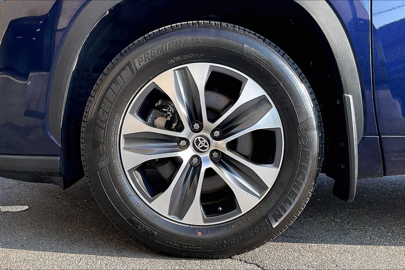 2022 Toyota Highlander XLE - Photo 7
