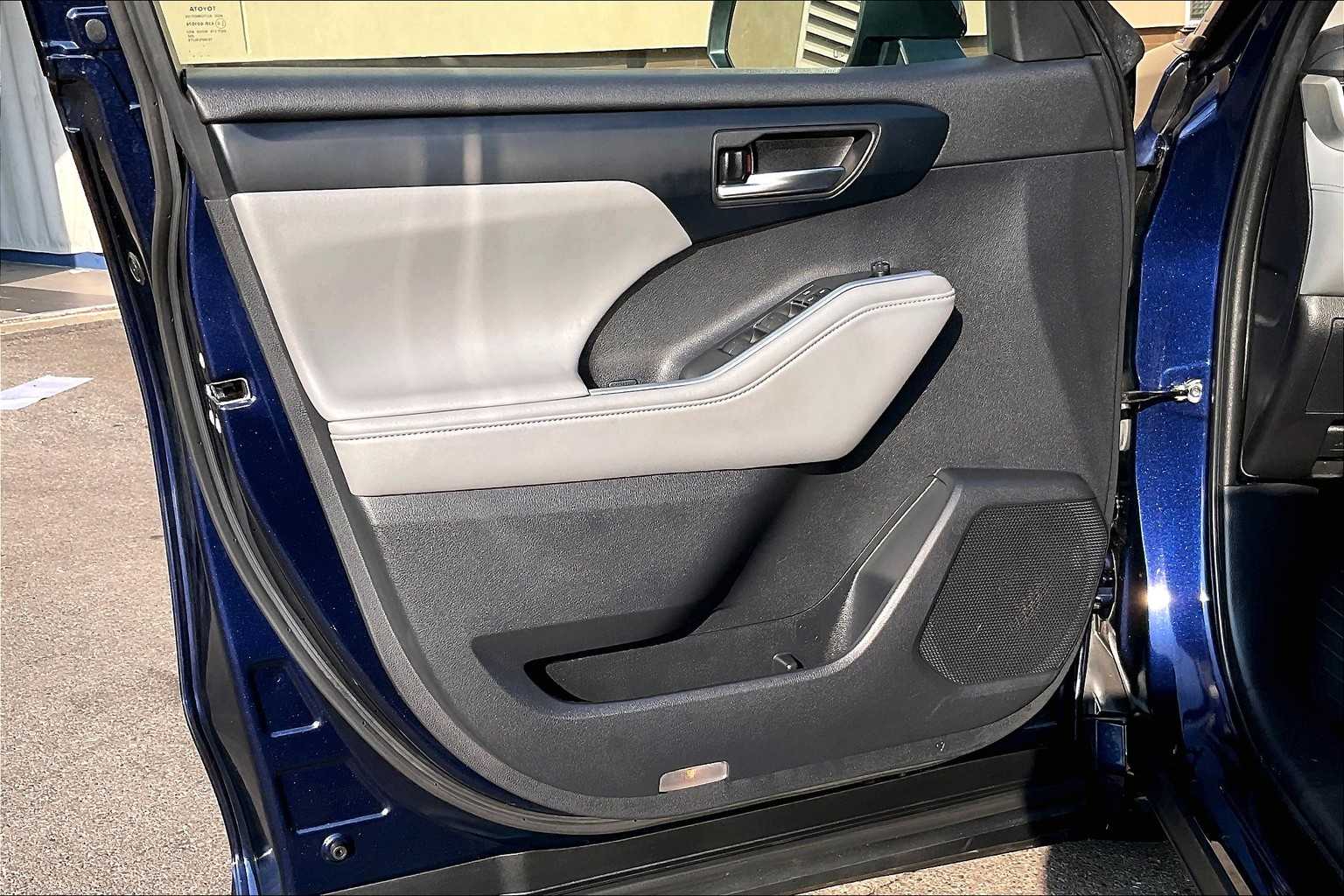 2022 Toyota Highlander XLE - Photo 9