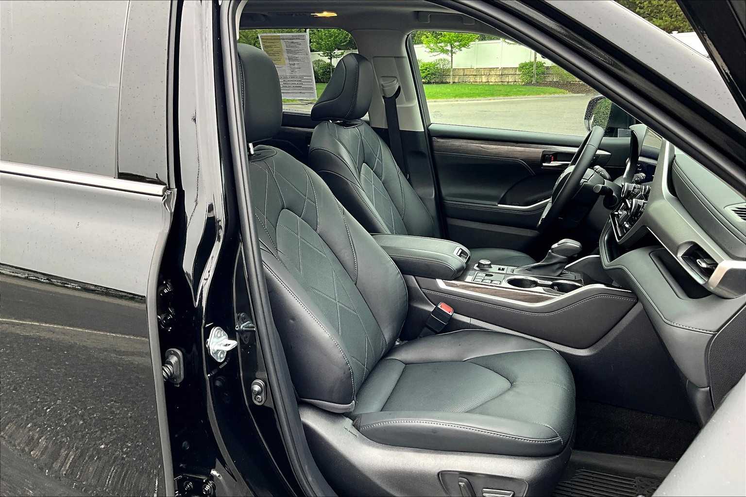2024 Toyota Highlander Platinum - Photo 11