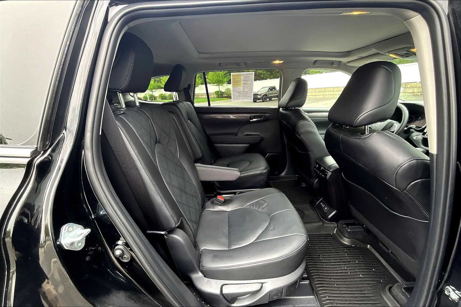 2024 Toyota Highlander Platinum - Photo 16