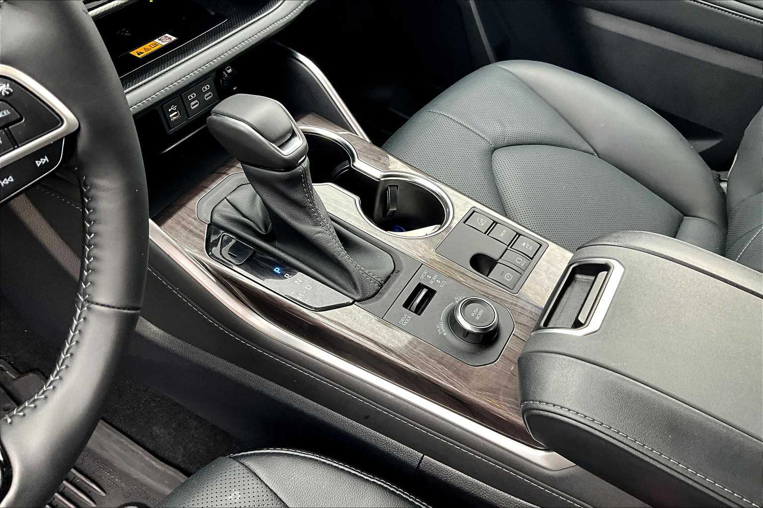 2024 Toyota Highlander Platinum - Photo 21
