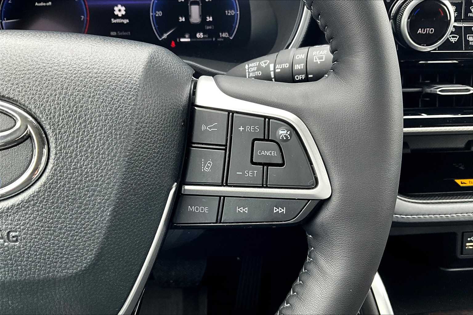 2024 Toyota Highlander Platinum - Photo 25