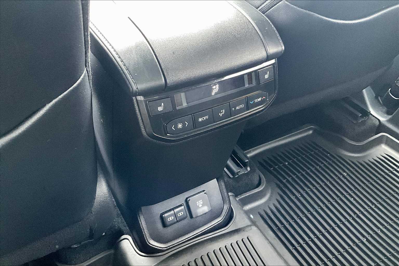 2024 Toyota Highlander Platinum - Photo 29