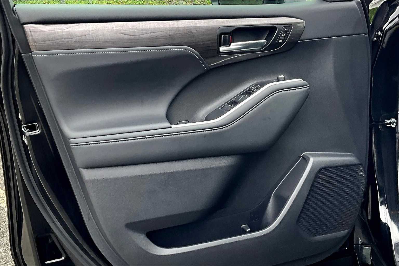 2024 Toyota Highlander Platinum - Photo 9