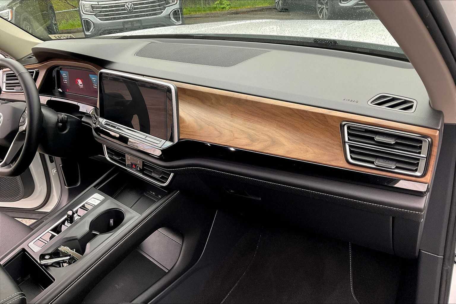 2024 Volkswagen Atlas 2.0T SE - Photo 13