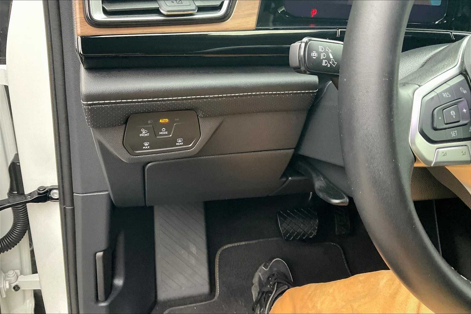2024 Volkswagen Atlas 2.0T SE - Photo 27