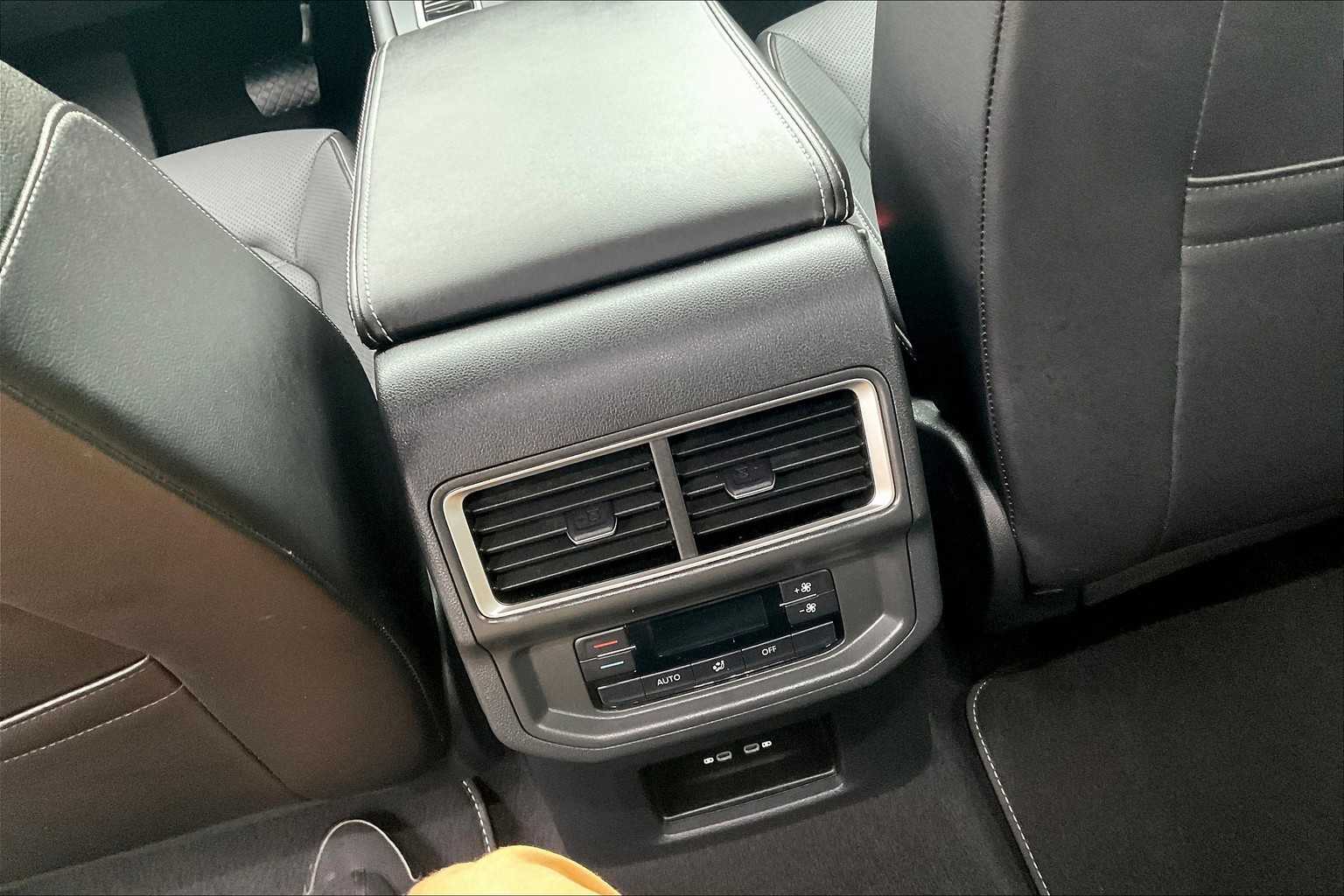 2024 Volkswagen Atlas 2.0T SE - Photo 29
