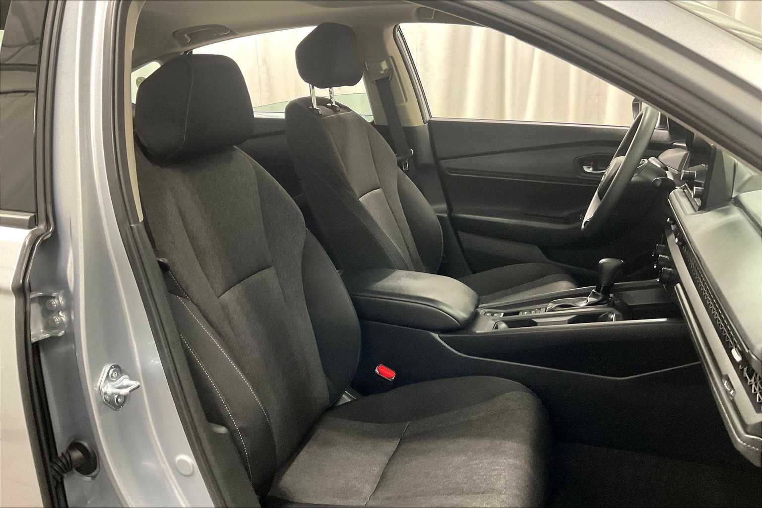 2025 Honda Accord SE - Photo 11