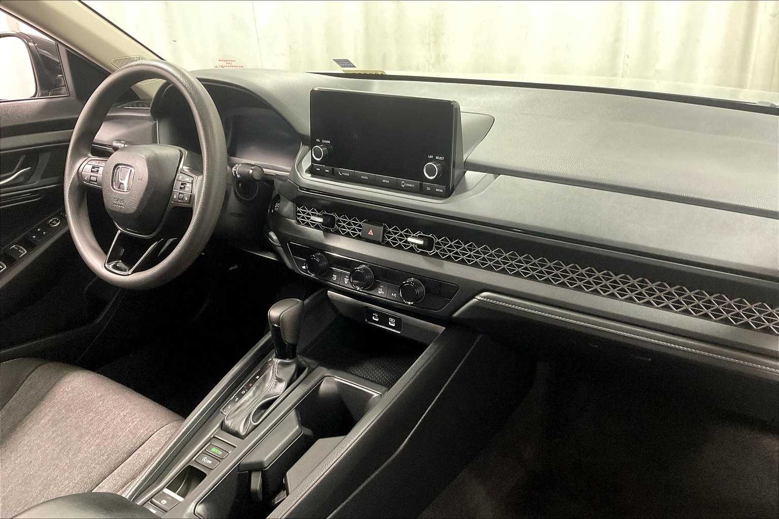 2025 Honda Accord SE - Photo 14