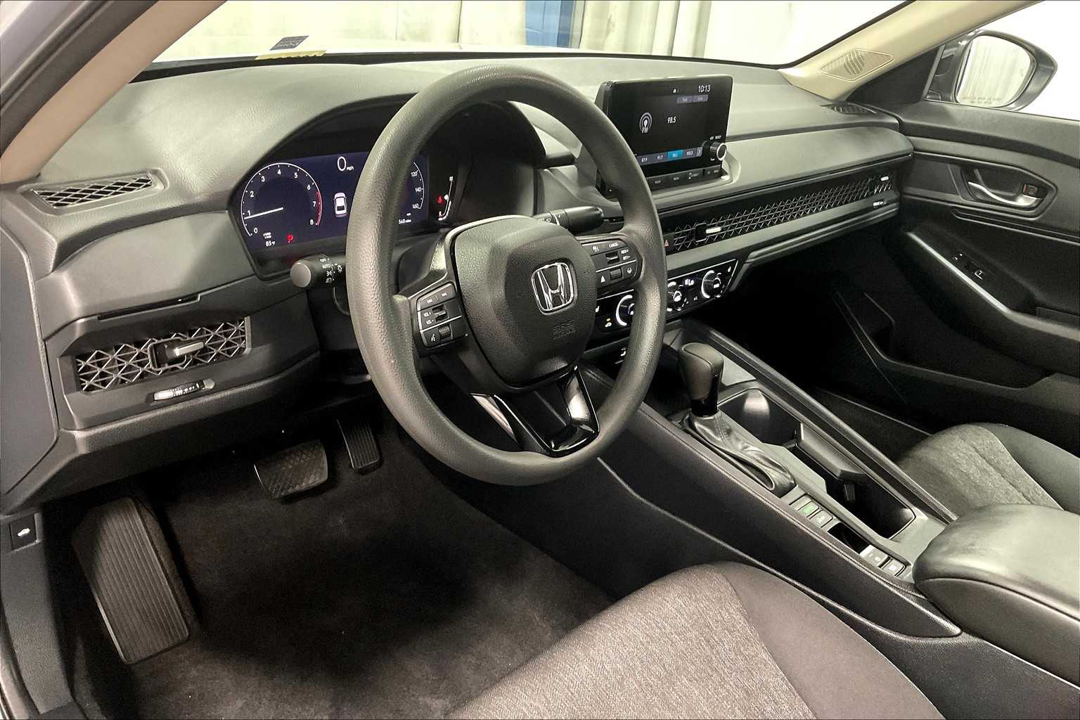 2025 Honda Accord SE - Photo 8
