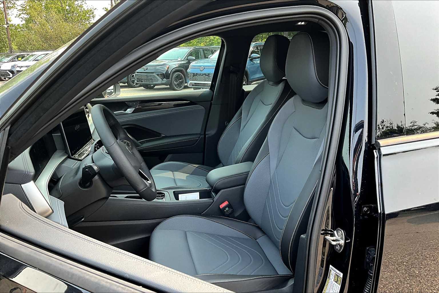 2025 Volkswagen Tiguan SE R-Line Black - Photo 11