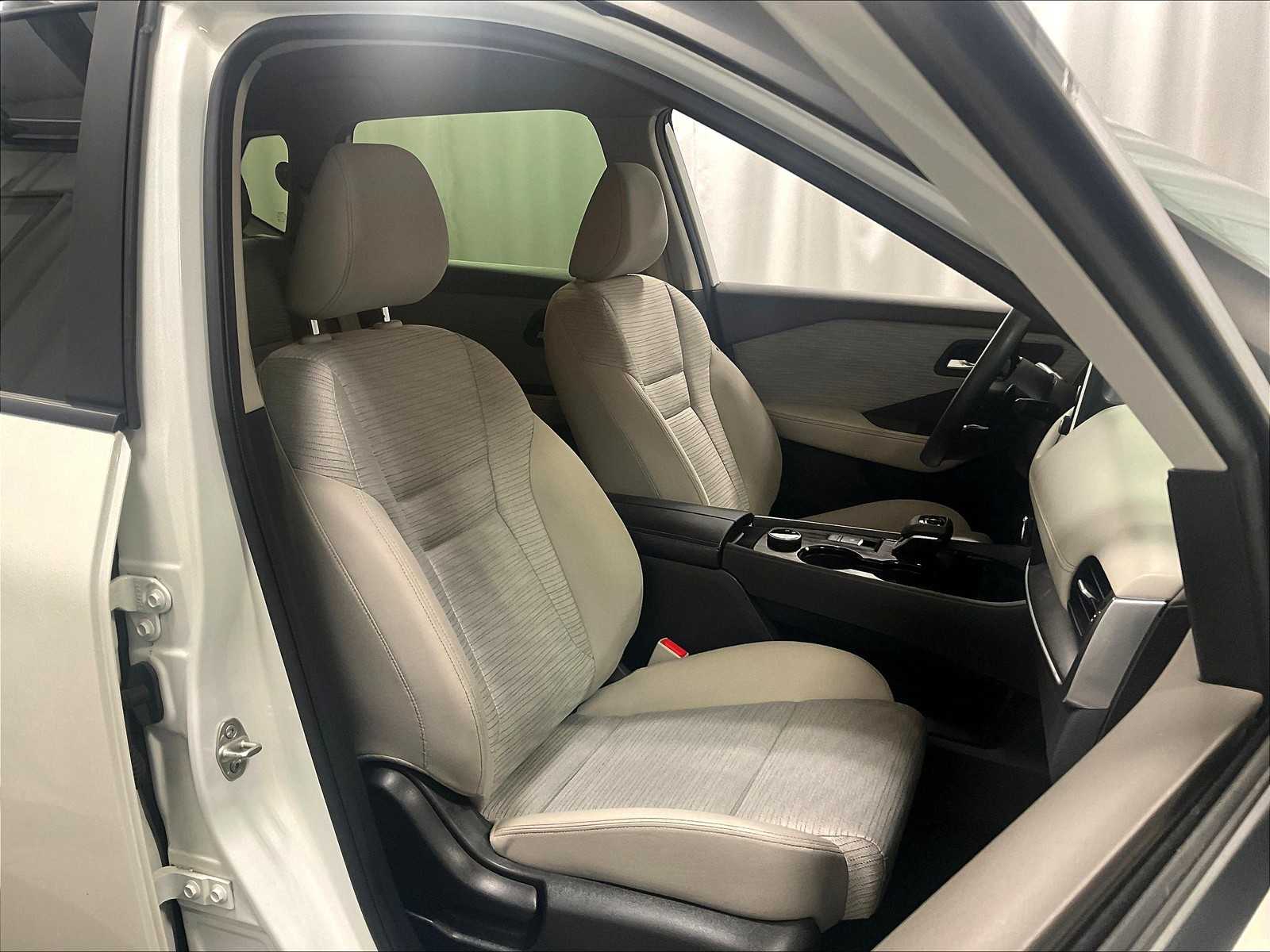 2023 Nissan Rogue SV - Photo 11