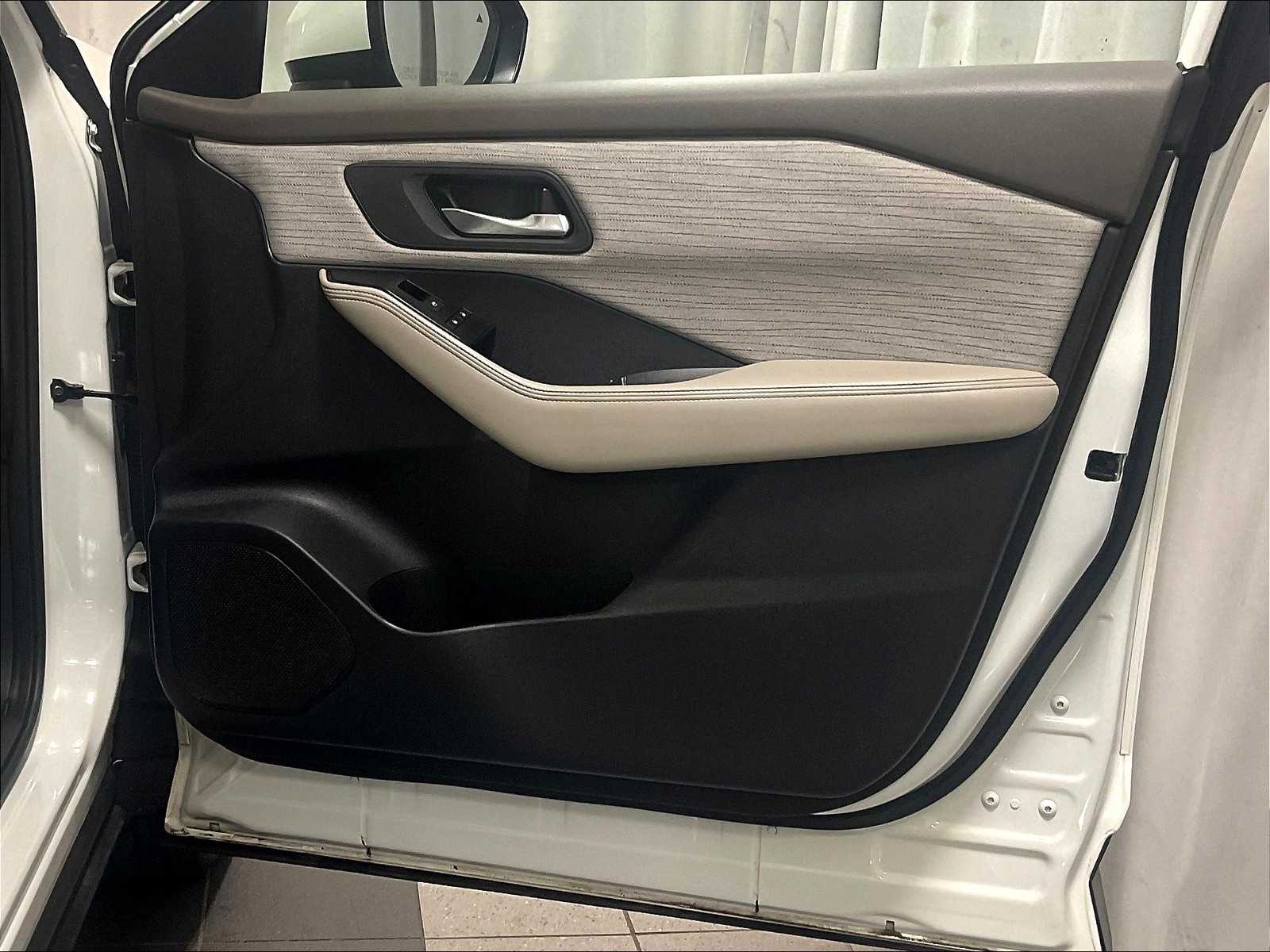 2023 Nissan Rogue SV - Photo 12