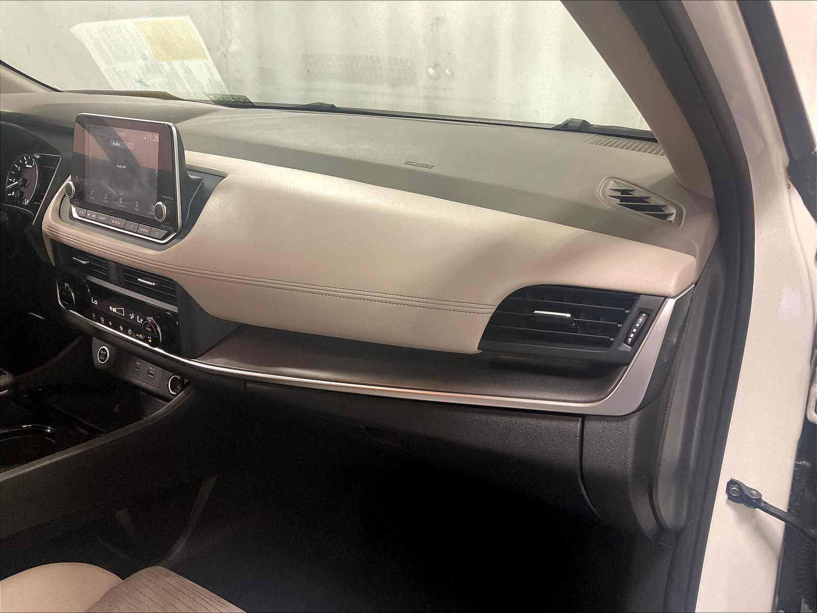 2023 Nissan Rogue SV - Photo 13