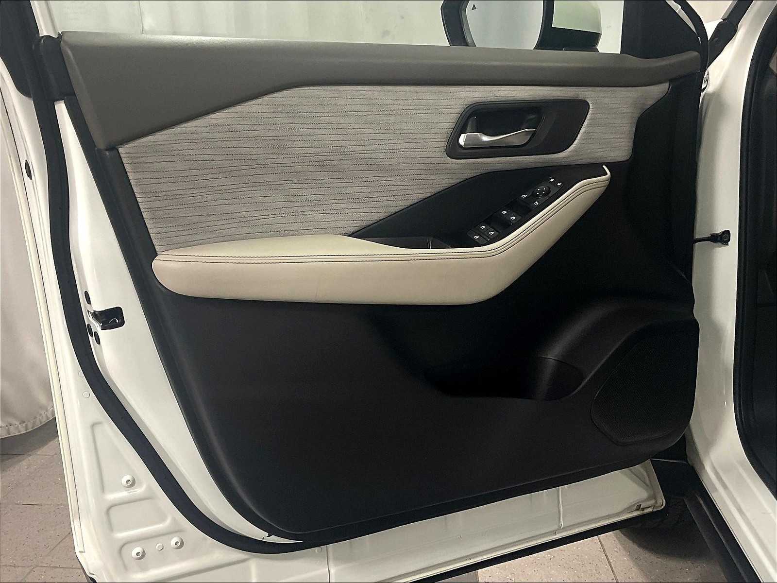 2023 Nissan Rogue SV - Photo 9