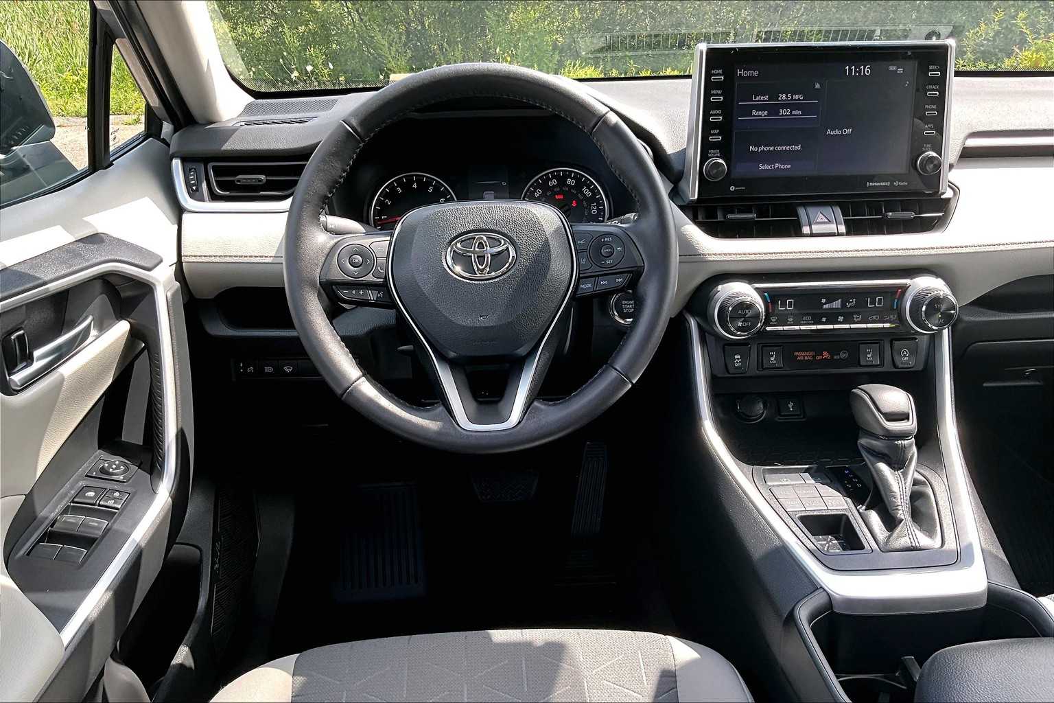2022 Toyota RAV4 XLE - Photo 17