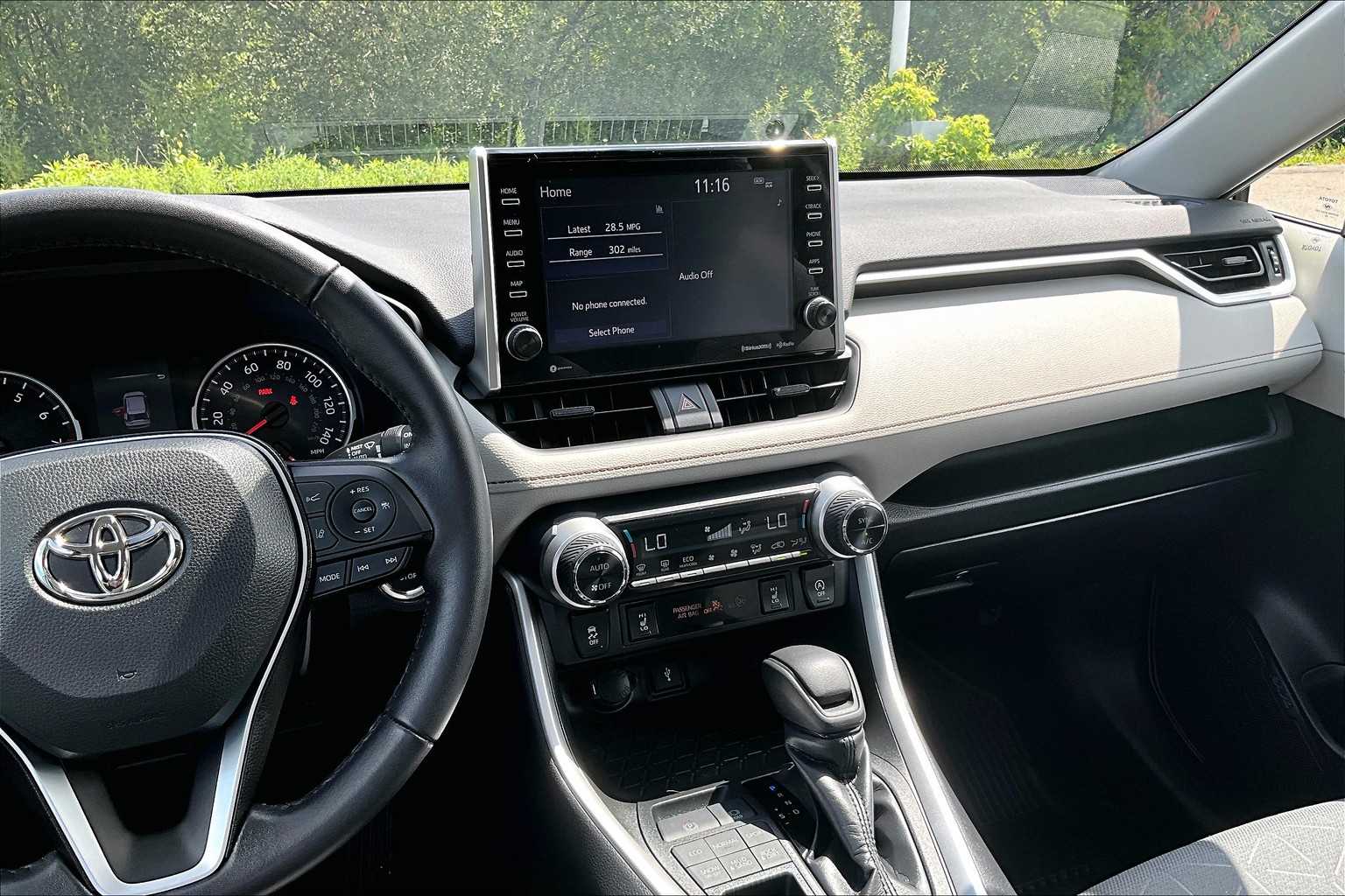 2022 Toyota RAV4 XLE - Photo 18