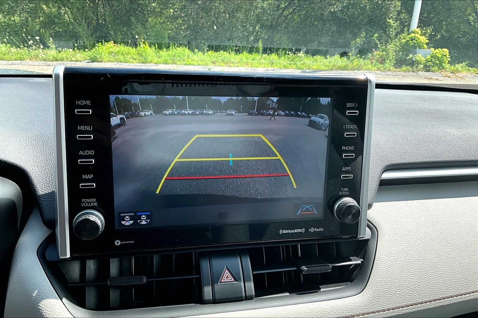 2022 Toyota RAV4 XLE - Photo 19